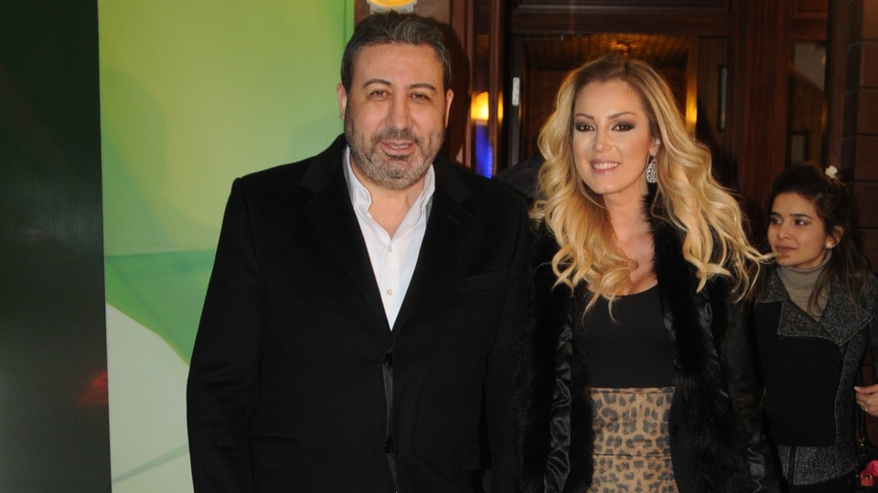 Eşine sürpriz parti düzenledi