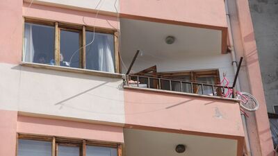 Balkon demirlerinde asılı olan bisikletini almak istemişti...