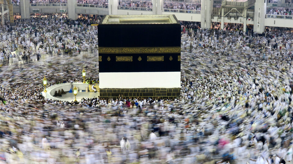 Kabe'de intihar girişimi! Tavaf alanında yanıcı maddeyle...