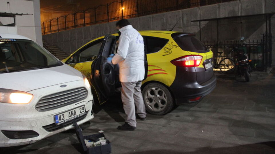 Kendisini kalbinden bıçaklayan kişiyi böyle çekti!