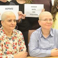 Kanser hastalarına destek için saçlarını kazıttılar!