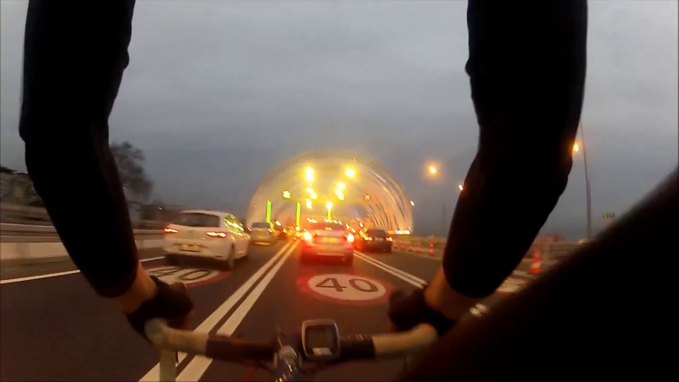 Avrasya Tüneli'ni bisikletle geçti!