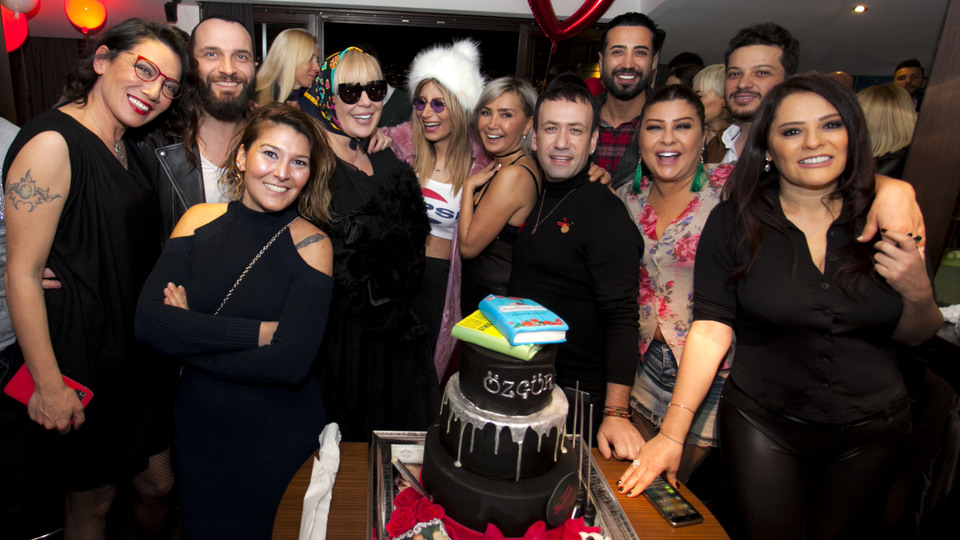 Yeni yaşına sanatçı dostlarıyla girdi