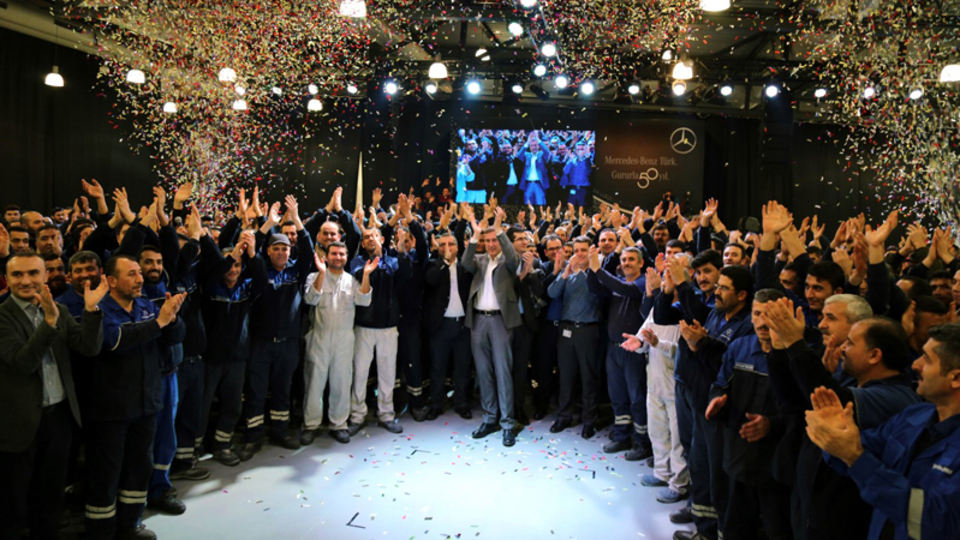 Mercedes-Benz Türk 50. yılını tüm çalışanları ile coşkuyla kutladı