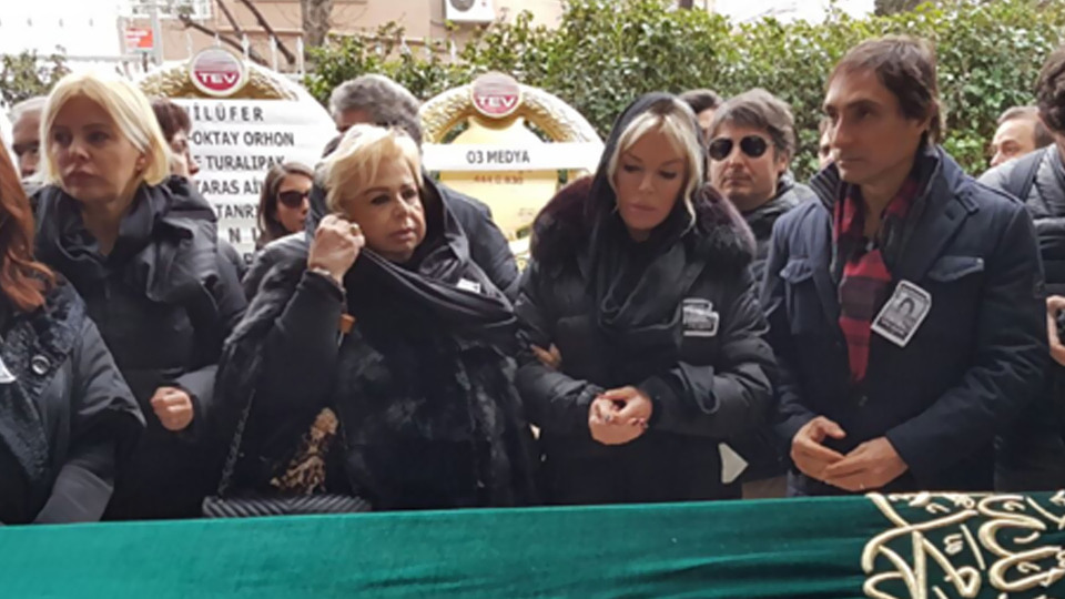 Ajda Pekkan dostuna veda etti