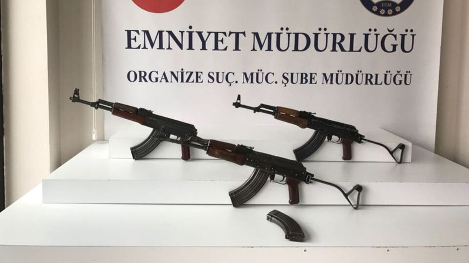 Kargodan kalaşnikof çıktı!