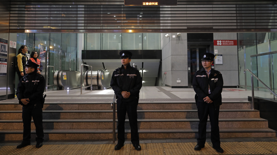 Çin'de metroda yangın: 17 yaralı