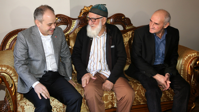 Bakan Kılıç'tan 89 yaşındaki Bayraktutan'a sürpriz ziyaret