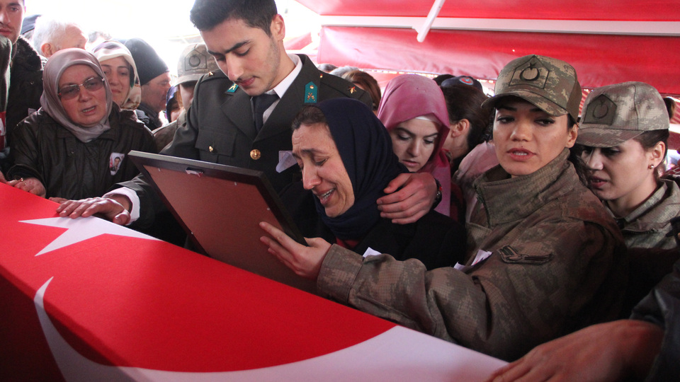 Fırat Kalkanı şehidini binler uğurladı