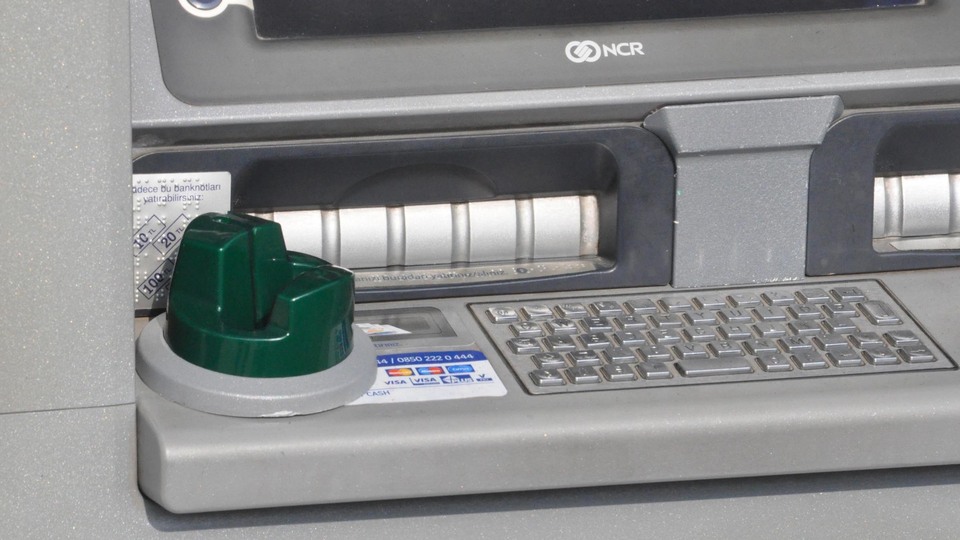 Askeri üsteki ATM soygununa "kedi"li savunma!