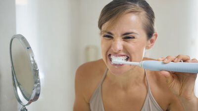 Dişlerinizde leke varsa ve bu ürünü kullanıyorsanız...