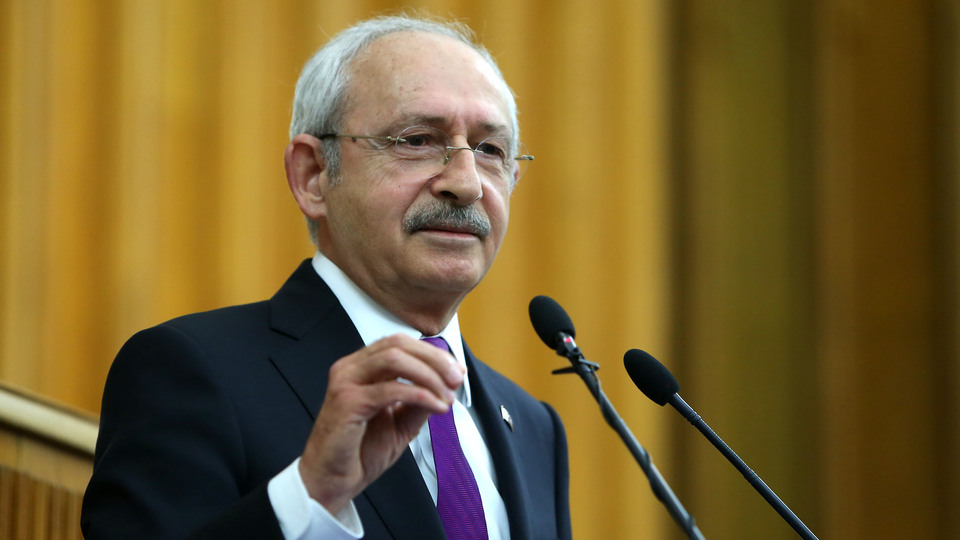 Kılıçdaroğlu, saldırıya uğrayan başörtülü genç kızı ziyaret etti
