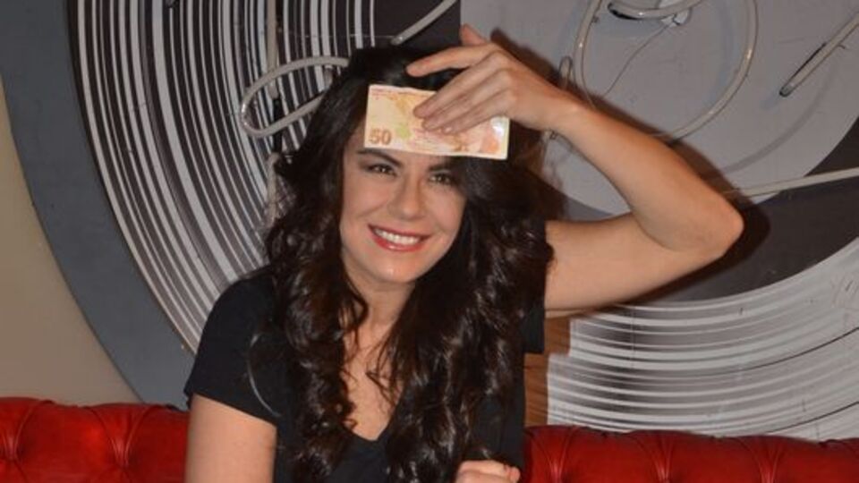 Ünlü oyuncu mahkeme kararını duyunca sinir krizi geçirdi!