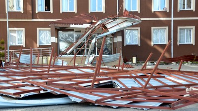 Yurdun çatısı çöktü! Ölen ya da yaralanan yok