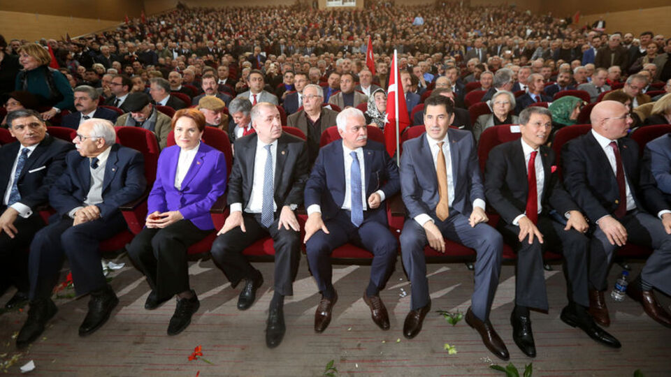 MHP'li muhalifler 'Hayır' için toplandı