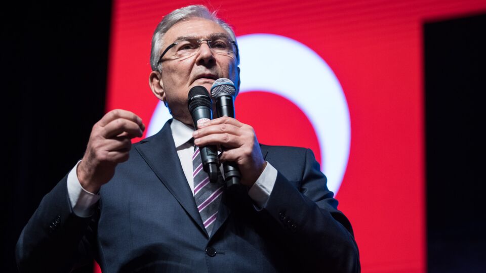 "Bu taslak tepeden inme bir anayasa taslağıdır"
