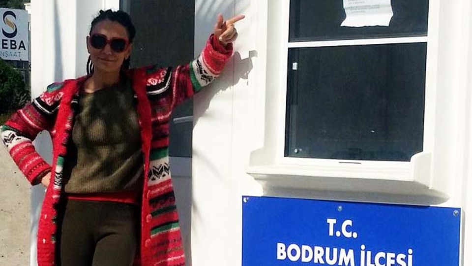 Ünlü şarkıcıdan seçmene çağrı