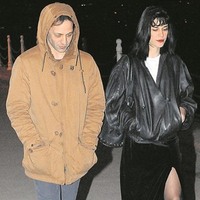 Eski eşi ile gizli saklı görüşüyor!