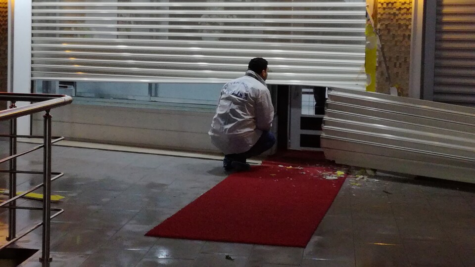 Başakşehir'de kuyumcu soygunu! 2 kilo altınla kaçtılar