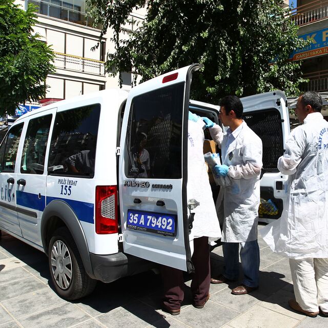 İzmir'de kan donduran olay! Çöp konteynerinin yanında bulundu