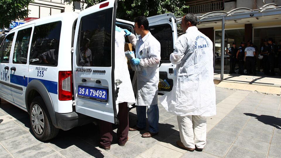 İzmir'de kan donduran olay! Çöp konteynerinin yanında bulundu