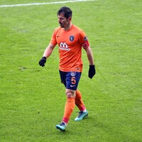 Emre Belözoğlu imzayı attı!