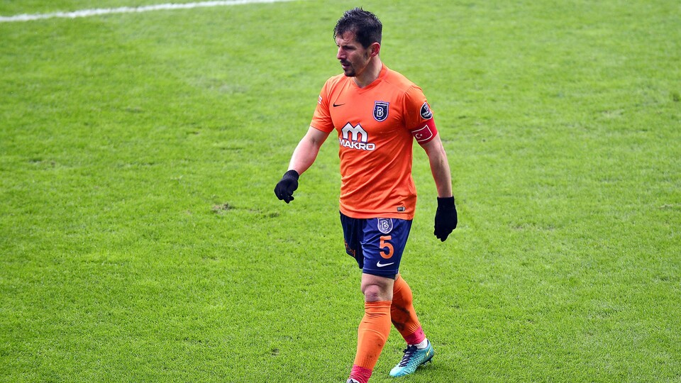 Emre Belözoğlu imzayı attı!