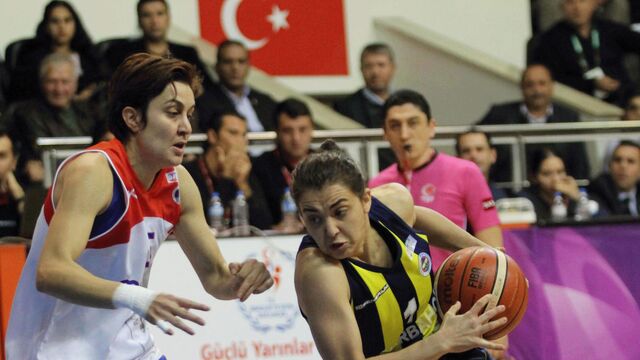 Dişi Kanarya çeyrek finalde!
