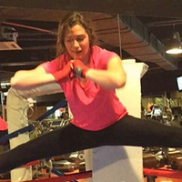 Özge Borak'ın Van Damme olma çabası