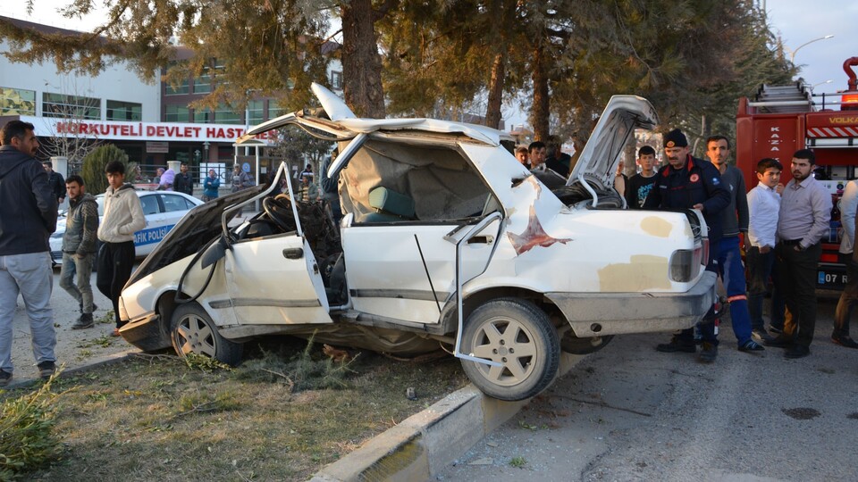 Antalya'da korkunç kaza: 3 ölü