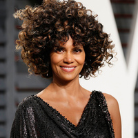 Oscar'dan sonra soyunup havuza girdi