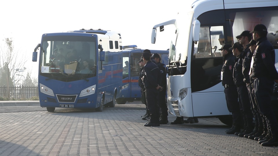 "Bizi infaz etmek istediler" diyen sanığa hakimden sert cevap!