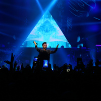 Megastar New York'u salladı!