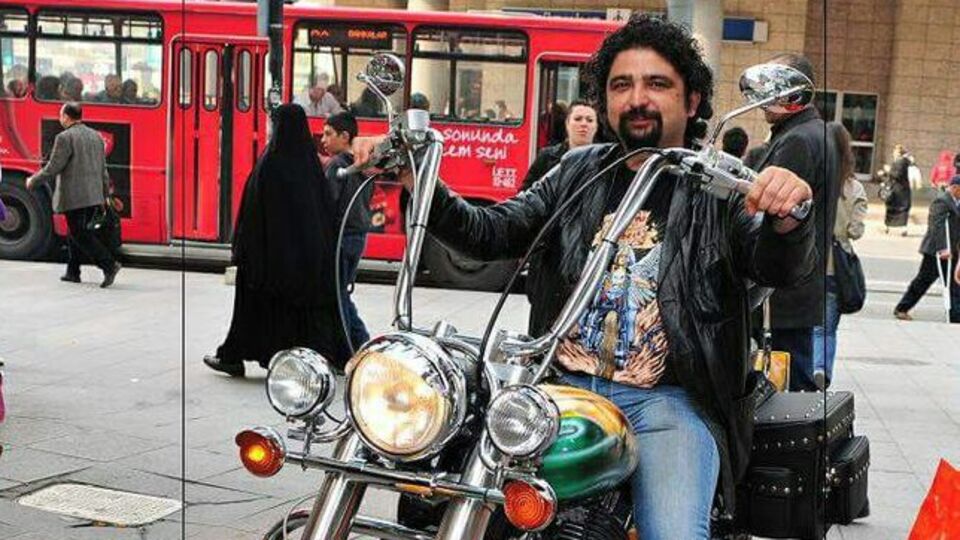 Büyük şüphe! Ünlü dövmeci sahte içki kurbanı mı?