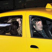 'Hadi evlerden birine gidelim'