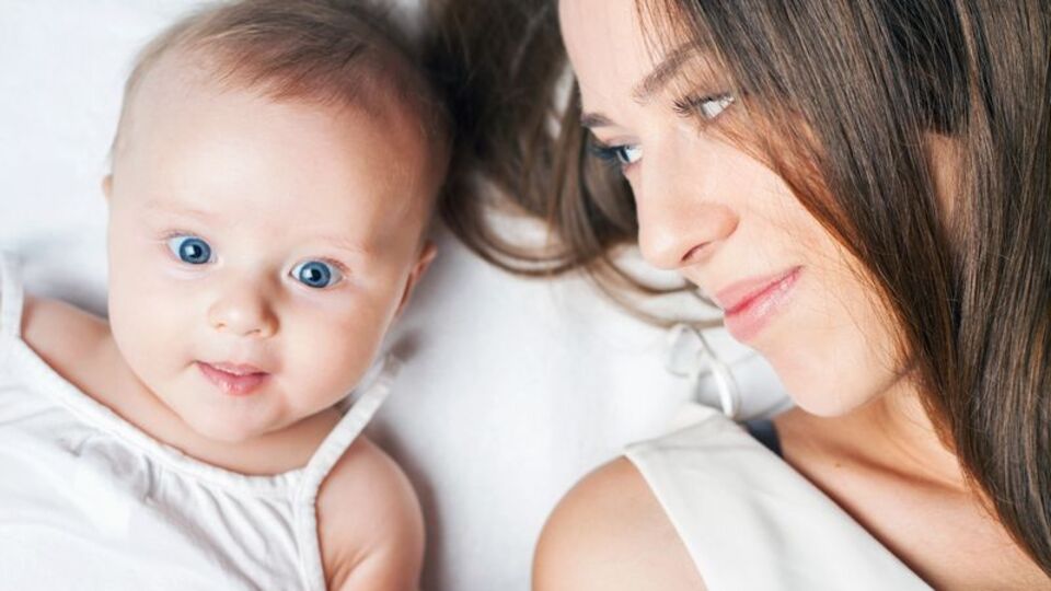 "Gebelik sonrası saç dökülmesi geçicidir"