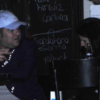 Ata Demirer yan masayı güldürdü