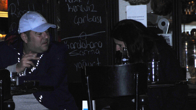 Ata Demirer yan masayı güldürdü