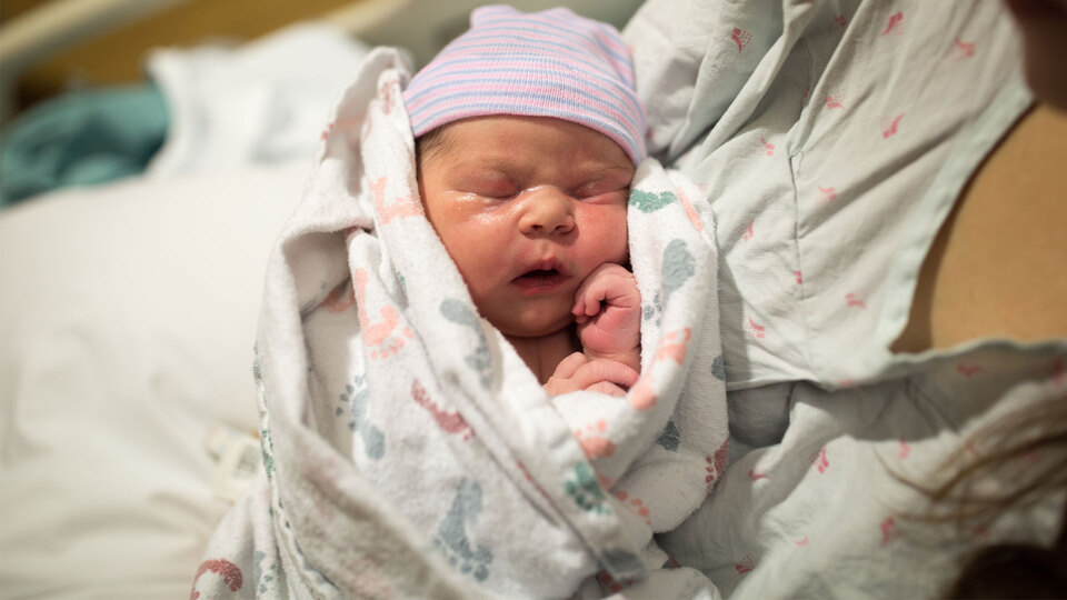 Doğum için hastaneye yetişemedi... Doğurtmak için seferber oldular!