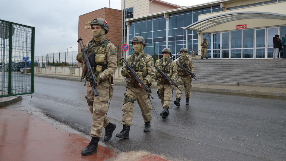 "Size mi emanet edecektik gökleri"