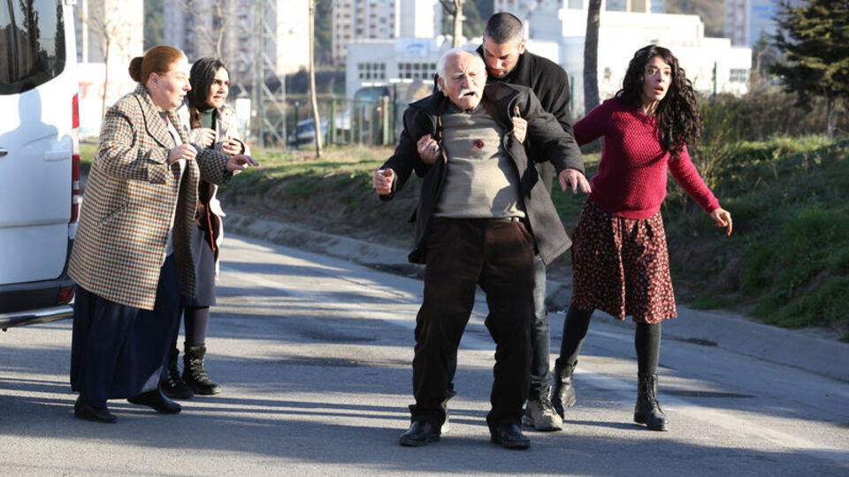 Zühre, Seyit sayesinde kurtuluyor