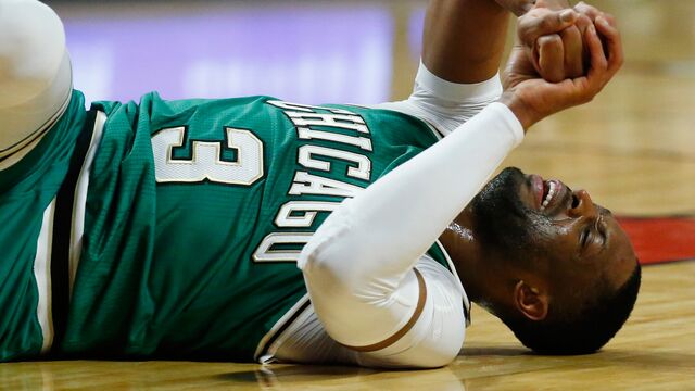 Dwyane Wade sezonu kapattı!