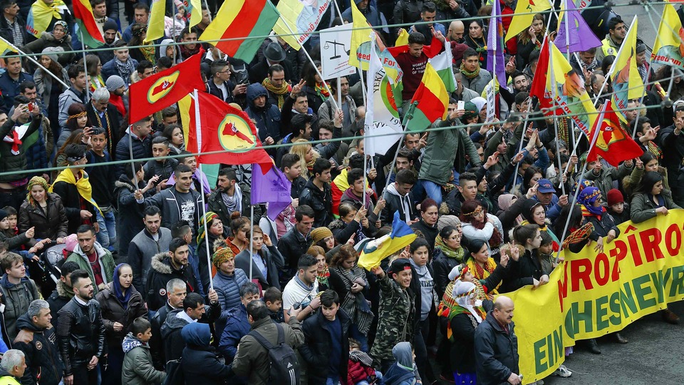 Terör örgütü PKK, Almanya'nın göbeğinde şov yaptı