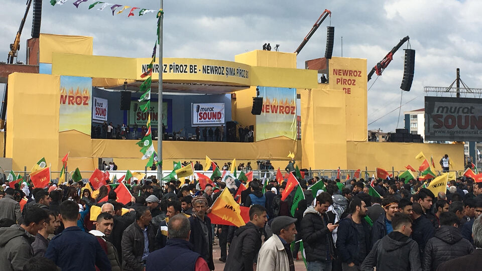 "Çantamda bomba var, hepinizi öldüreceğim" diyerek bıçakla saldırmış!