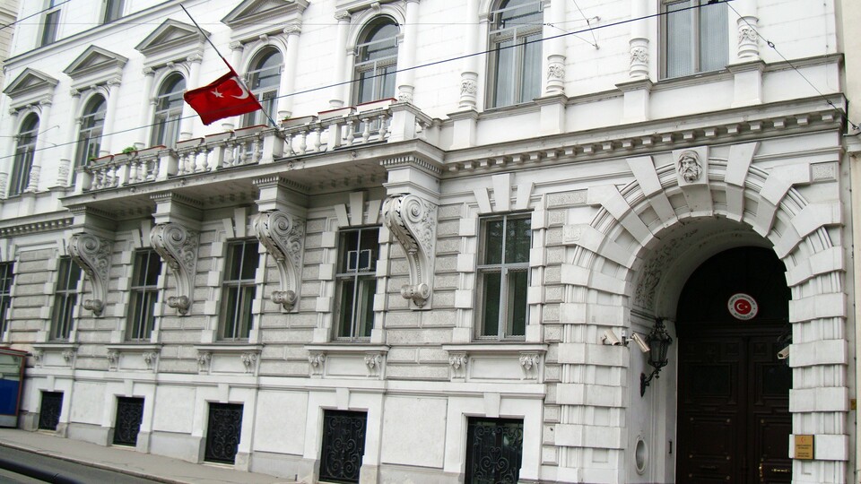Viyana'da Türk Büyükelçiliği'ne çirkin saldırı