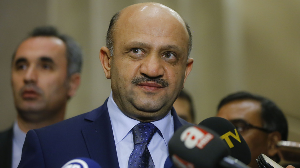 Bakan Işık'tan Rus askerinin YPG arması takması hakkında açıklama