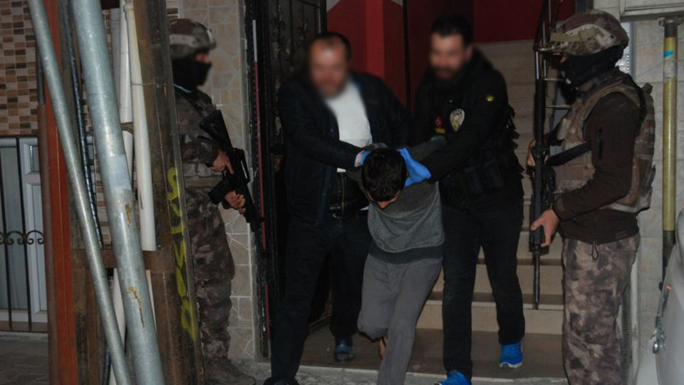 İstanbul'da zehir tacirlerine şafak operasyonu