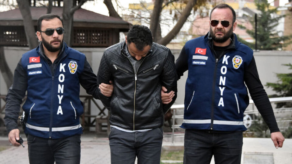 "Ezan ile geldik, Sela ile gideriz"