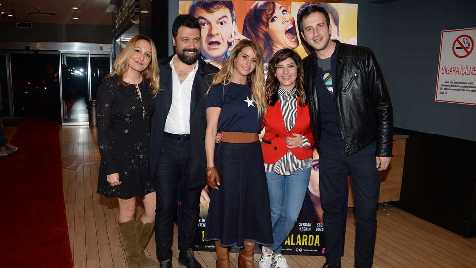 Arkadaşlarına sinema kapattılar