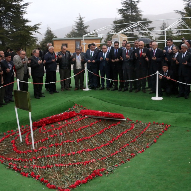 Kılıçdaroğlu'ndan Demirel'in mezarına ziyaret